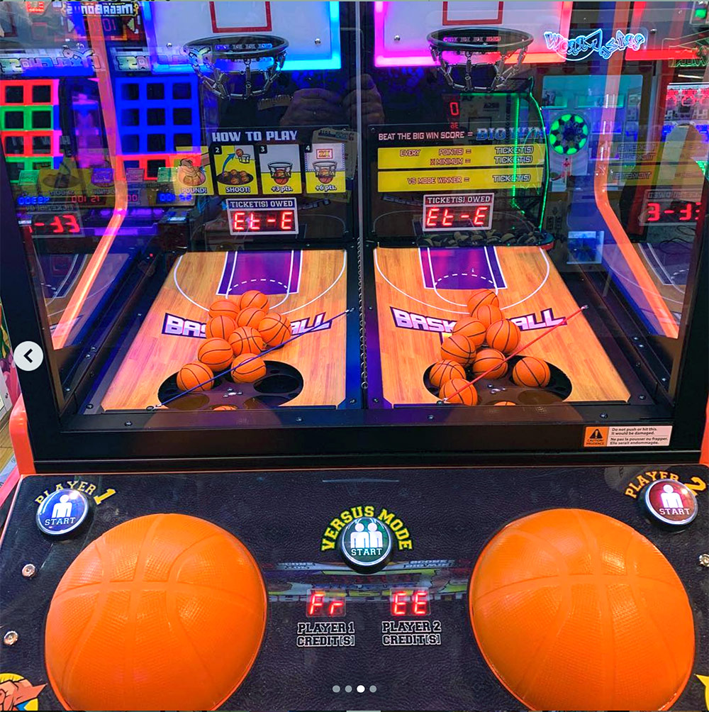 BASKETBALL PRO Arcade Game - Arcade Party Rental March Madness